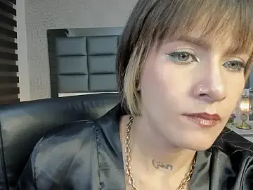 Mrs_Regina_clk  live sex cam