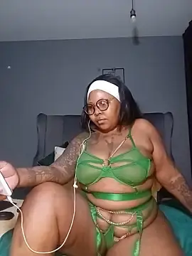 PearlSexxy69  live sex cam