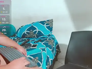 Manu__kro  live sex cam