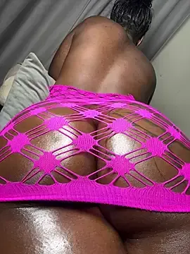 Hugemassivebootie  live sex cam
