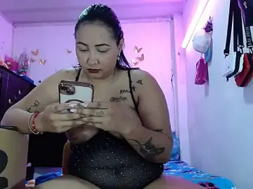 MaferNaughty4U  live sex cam