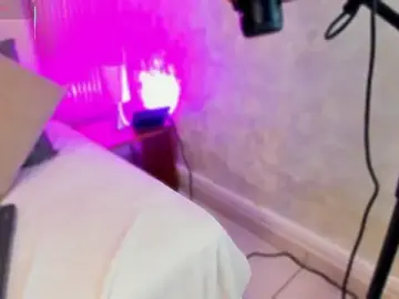 Cayla_jonnes  live sex cam