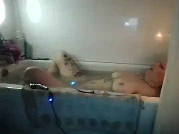 Marilyn420  live sex cam