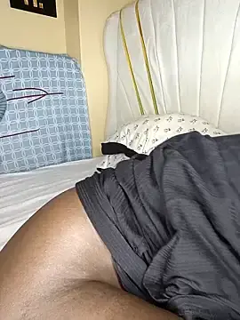 SquirtQueen16  live sex cam