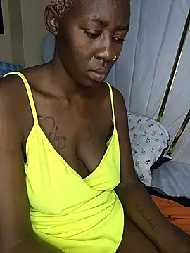 SquirtQueen16  live sex cam