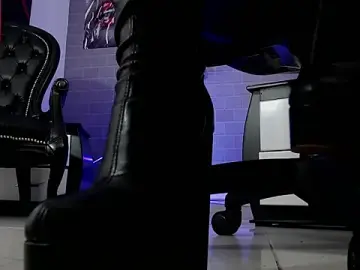 Aleesha_cameron02  live sex cam