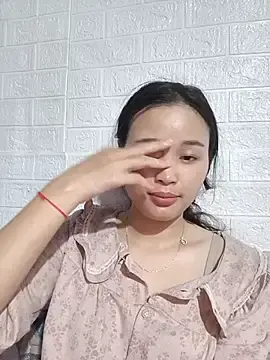Akile80  live sex cam