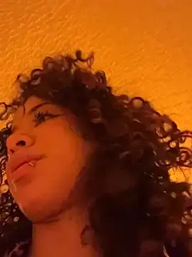 Woo_isDaphne  live sex cam