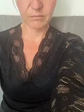 ElaraRose-  live sex cam