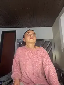 Kira_Pinkk  live sex cam