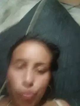 Mirili_27  live sex cam