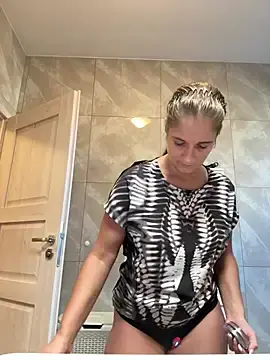 Jennifer11772  live sex cam