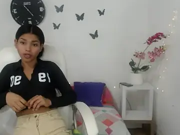 Julietta_18  live sex cam