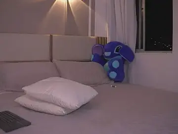 AnnyHizzle  live sex cam