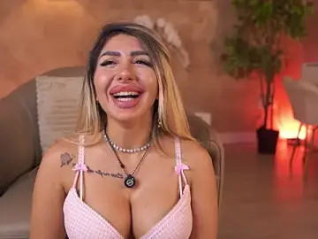 LucyyRosse  live sex cam