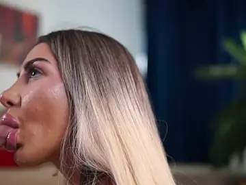 LucyyRosse  live sex cam