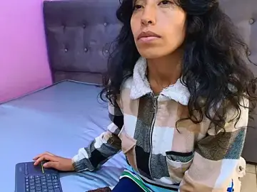 Karolinee_66_  live sex cam