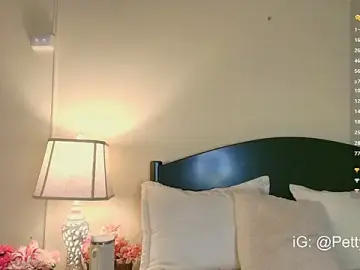 PettyCloeh  live sex cam
