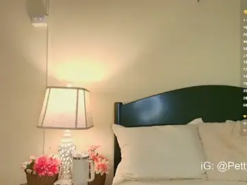 PettyCloeh  live sex cam