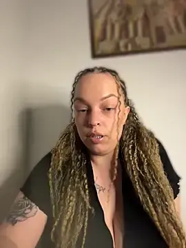 WaitingLucia  live sex cam