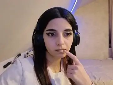 KizzieSchronce  live sex cam