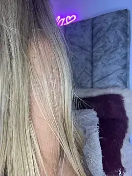Lola-Blondie  live sex cam