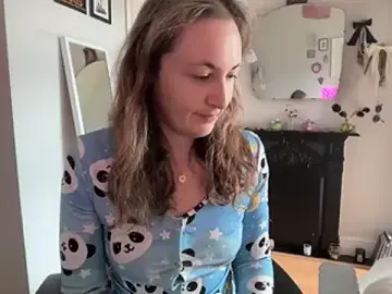 Littlelolo60  live sex cam