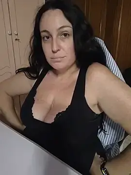 Wini_87  live sex cam