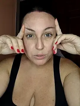 Wini_87  live sex cam