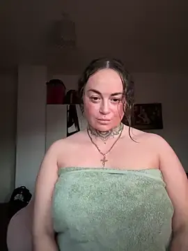PrettyLittleCee  live sex cam