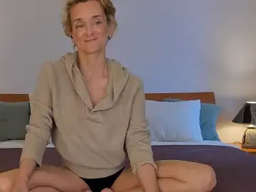 SimonaDeBeauvoir  live sex cam