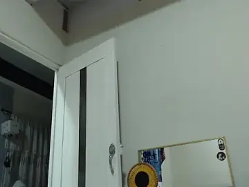 AlinaWoolf_  live sex cam