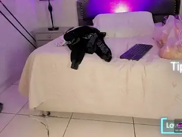 DalayMoore  live sex cam