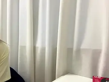 GoldenAmuse  live sex cam