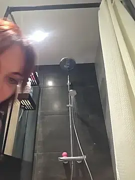 JuneLaFrenchie  live sex cam
