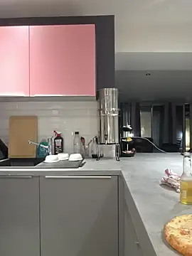JuneLaFrenchie  live sex cam