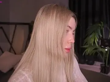 LindaThacker  live sex cam