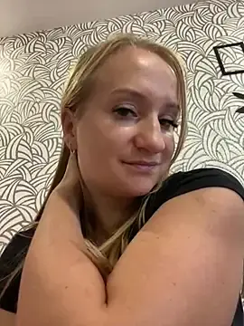Emilia_ki  live sex cam