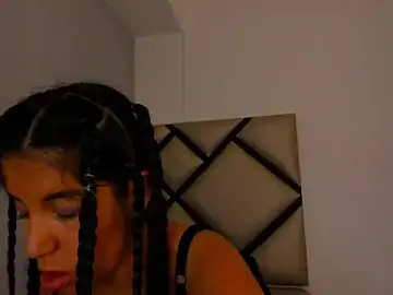 Lucy-23  live sex cam
