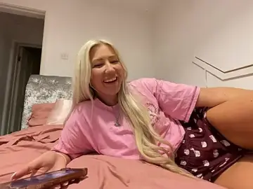Blondeychiaraxo  live sex cam