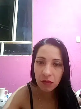 Lucycalientee  live sex cam