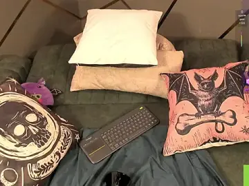 Esmeralda16  live sex cam