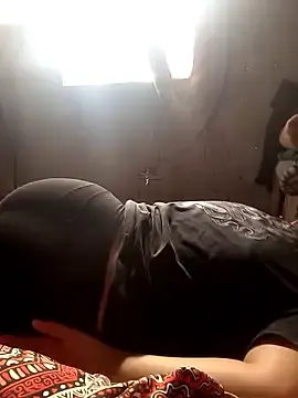 HotHoneyGirls  live sex cam