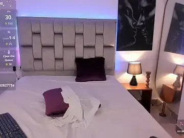 Nikki_Benz18  live sex cam