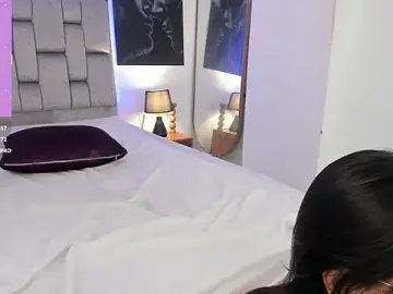 Nikki_Benz18  live sex cam