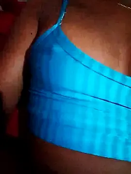 Bruninha_23  live sex cam
