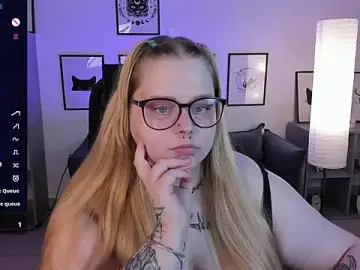 Cr0wdiam0nd  live sex cam