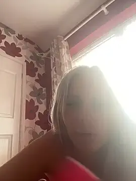 Blonde-bimbo  live sex cam