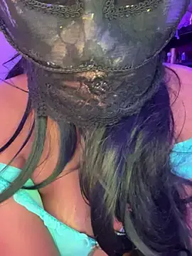 Curvytemptress  live sex cam