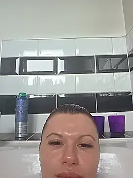 XxxMsIrishCreamxxX  live sex cam